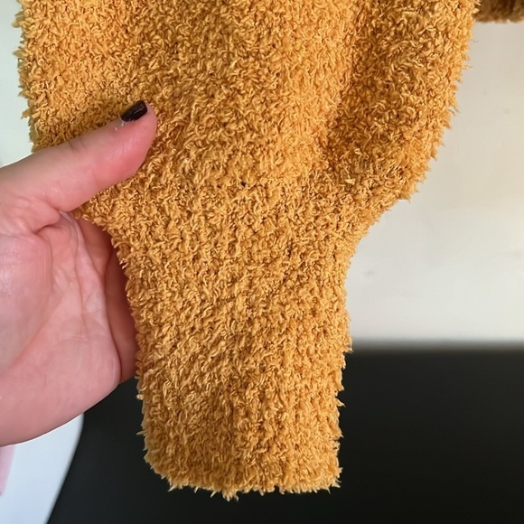 SANCTUARY Butterscotch Plush Bishop Sleeve Crew Neck Sweater, Size Medium, GUC. - Picture 6 of 10